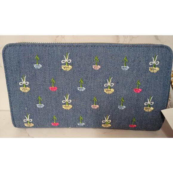 BETSEY JOHNSON Denim Floral Embroidered Zip Around Wristlet - NEW - Picture 2 of 7